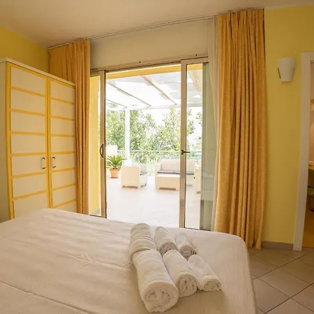 Hotell Baia Di Trainiti
