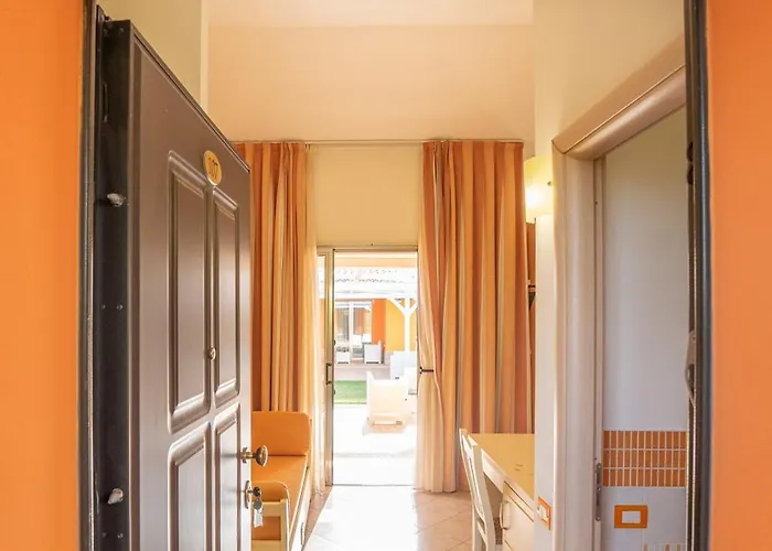 拜亚迪特拉尼缇酒店 酒店